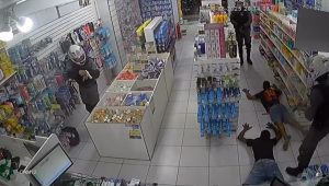 Trio é preso em flagrante durante assalto em farmácia no Anjo da Guarda
