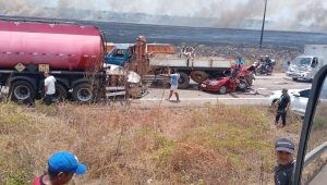 Vídeo: engavetamento com pelo menos 14 veículos interdita a BR-135 no Campo de Peris