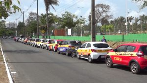 Instrutores de autoescolas de São Luís protestam contra medidas de flexibilização da CNH