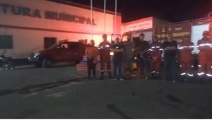 Bombeiros controlam incêndio que ameaçou a Prefeitura de São Benedito do Rio Preto