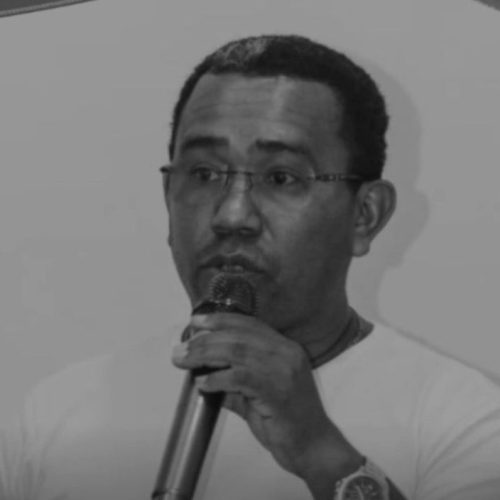 Secretário de Cultura de Serrano no MA morre; moto em que ele estava colidiu com caminhão