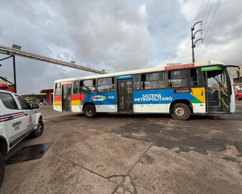 Ônibus da 1001 são recolhidos pela Justiça por falta de pagamento do aluguel