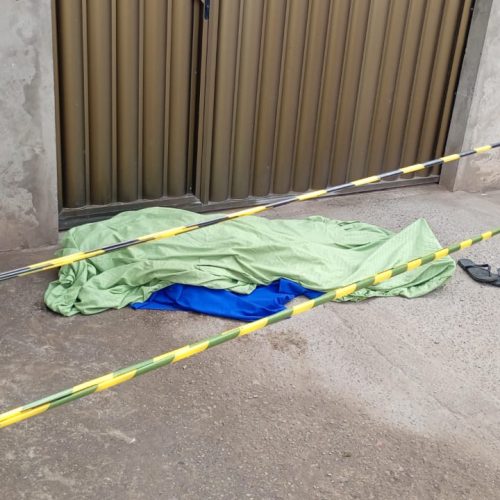 Cadáver é encontrado na Vila Cafeteira, em Paço do Lumiar; suspeita é de overdose alcóolica