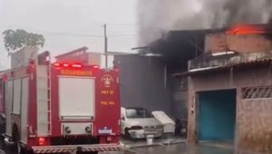 Vídeo: oficina de veículos pega fogo na região do Anil, em São Luís