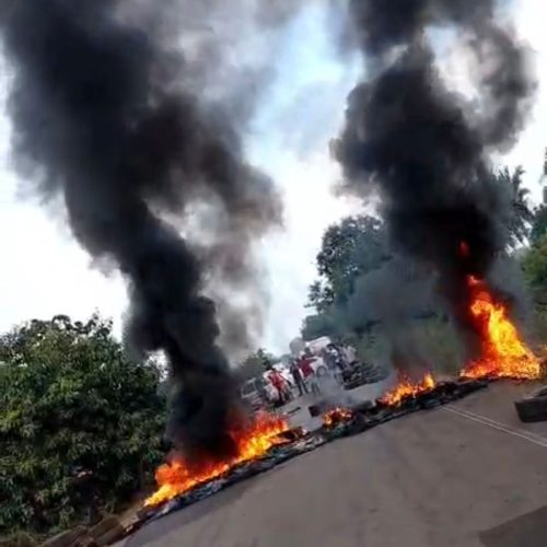 Moradores interditam MA-106 em protesto contra más condições da rodovia