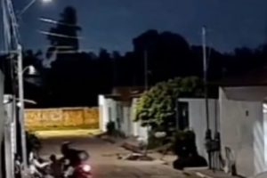 Vídeo: assaltante se passa por entregador de delivery e rouba moradores em São José de Ribamar