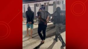 Policial de folga impede assalto e dois homens são presos em loja de motocicletas no Anil