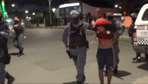 Adolescente é apreendido após tentativa de execução terminar com criança baleada no bairro Alonso Costa