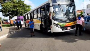 Após circulação no início da manhã, rodoviários do sistema semiurbano paralisam ônibus na Praia Grande