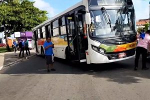 Após circulação no início da manhã, rodoviários do sistema semiurbano paralisam ônibus na Praia Grande