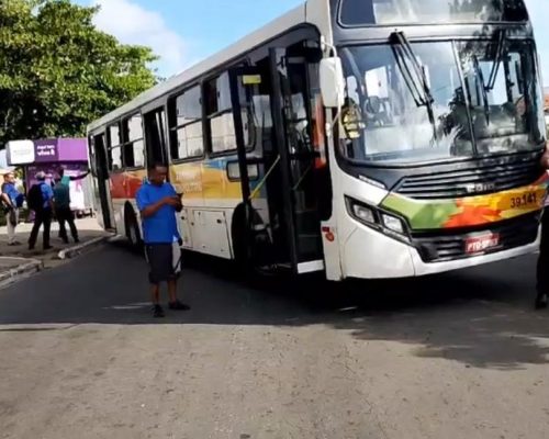 Após circulação no início da manhã, rodoviários do sistema semiurbano paralisam ônibus na Praia Grande