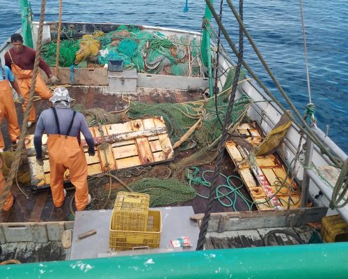 Marinha recolhe destroços de embarcação de pescadores maranhenses desaparecidos e anexa material a inquérito