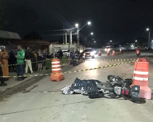 Motociclista derrapa, cai na pista e morre esmagado por ônibus no São Cristóvão