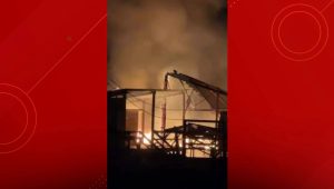 Incêndio destrói restaurante na praia do Araçagy durante a madrugada