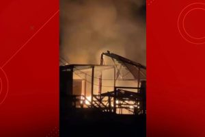 Incêndio destrói restaurante na praia do Araçagy durante a madrugada