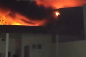 Incêndio atinge fábrica de colchões no bairro Sítio Trizidela, em São José de Ribamar