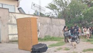 Criança de seis anos é agredida e abandonada na rua pela mãe e padrasto, na Cohab