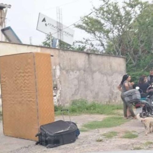 Criança de seis anos é agredida e abandonada na rua pela mãe e padrasto, na Cohab