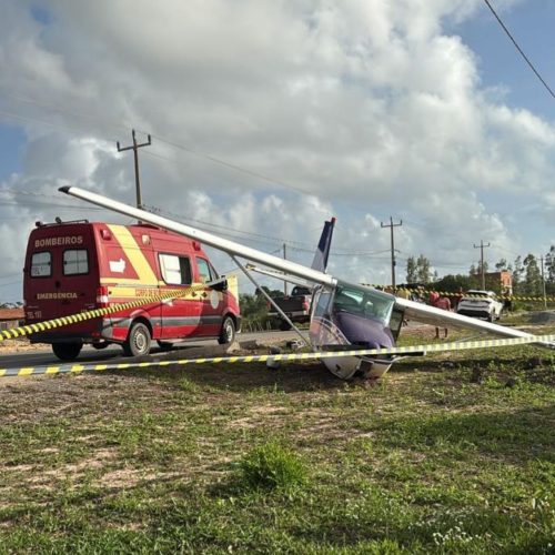Avião monomotor faz pouso de emergência na MA-315, entre Barreirinhas e Paulino Neves