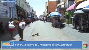 Vídeo: Rua Grande enfrenta buracos, desordem e acúmulo de lixo no Centro de São Luís