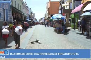Vídeo: Rua Grande enfrenta buracos, desordem e acúmulo de lixo no Centro de São Luís