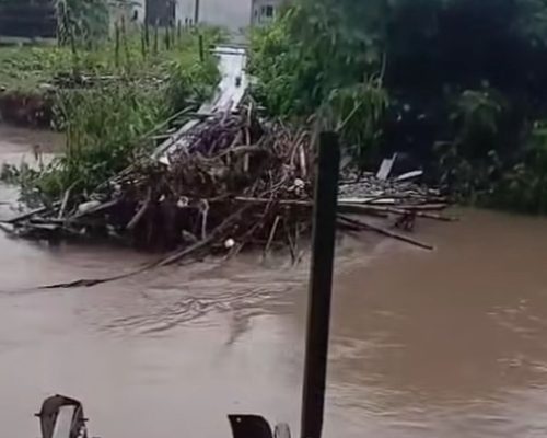 Após chuvas, moradores da Matança do Anil associam alagamentos a obra recente na Av. João Pessoa
