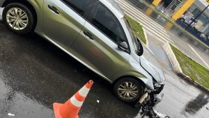 Engavetamento de veículos na avenida Daniel de La Touche deixa uma pessoa ferida e provoca congestionamento