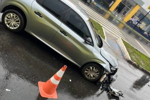 Engavetamento de veículos na avenida Daniel de La Touche deixa uma pessoa ferida e provoca congestionamento