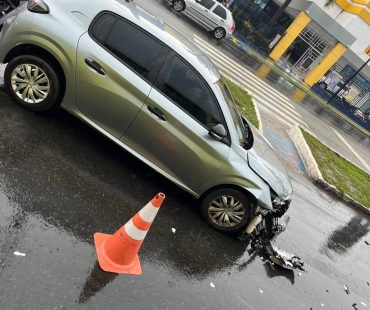 Engavetamento de veículos na avenida Daniel de La Touche deixa uma pessoa ferida e provoca congestionamento