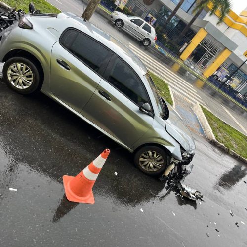 Engavetamento de veículos na avenida Daniel de La Touche deixa uma pessoa ferida e provoca congestionamento