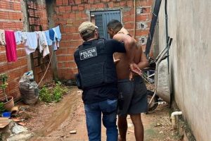 Foi pelo ralo: suspeitos tentam descartar drogas no esgoto durante operação em João Lisboa