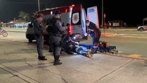 Assaltante é baleado por policial aposentado e preso na Av. Litorânea; suspeito tem várias passagens pela polícia