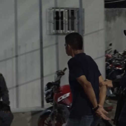 Suspeito de furtos em ônibus é detido no Terminal da Cohab e preso com celular de vítima