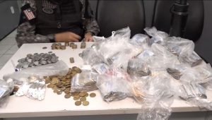 Mulher é presa suspeita de tráfico de drogas com grande quantidade de dinheiro trocado no bairro Jordoa, em São Luís