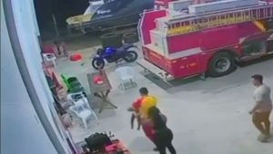 Vídeo: criança que não respirava é salva por bombeiros em Barreirinhas