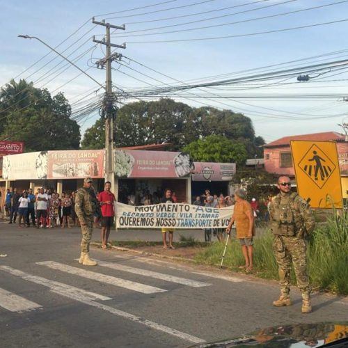 PM e PRF liberam via na Vila Itamar, após manifestação de moradores na BR-135