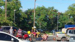 Acidente entre motocicletas deixa casal ferido na Areinha
