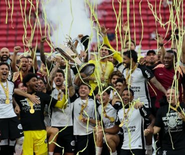 Corinthians vence o Flamengo e é bicampeão da Supercopa Rei do Brasil