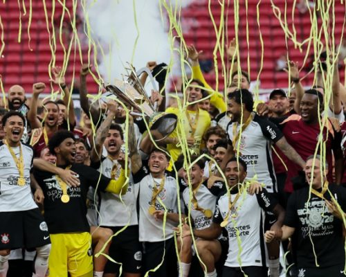 Corinthians vence o Flamengo e é bicampeão da Supercopa Rei do Brasil