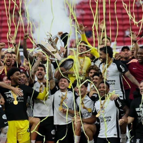 Corinthians vence o Flamengo e é bicampeão da Supercopa Rei do Brasil