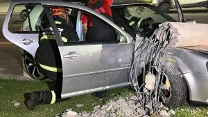 Durante acidente motorista colide contra poste na Avenida Guajajaras