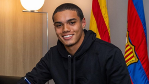 Oficial: João Mendes, filho de Ronaldinho, assina com Barcelona