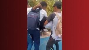Adolescente arranca parte da orelha de colega durante briga no Anjo da Guarda