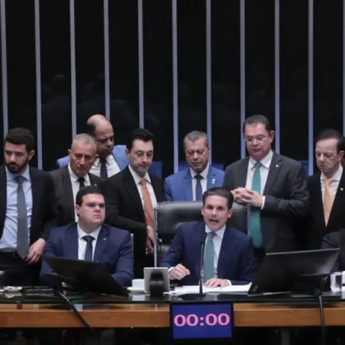Câmara aprova PL que pode reduzir penas de Bolsonaro e outros réus; saiba como votaram os maranhenses