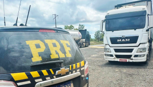 Idoso é preso dirigindo caminhão com placas “clonadas” em Caxias