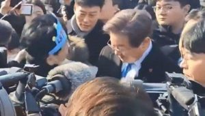 Líder da oposição da Coreia do Sul é esfaqueado durante ataque