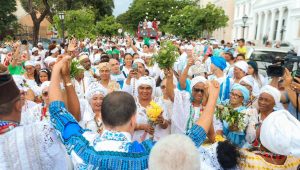 Banho de Axé reúne mais de 60 grupos em cortejo pelas ruas do Centro de São Luís