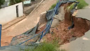 Moradores do João Paulo lidam com cratera há 40 dias