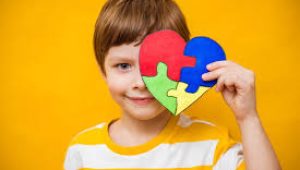 Justiça de Santa Inês determina redução de jornada de professora que cuida de filho com TEA