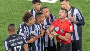 Botafogo x Palmeiras: CBF divulga áudio do VAR em expulsão de Adryelson